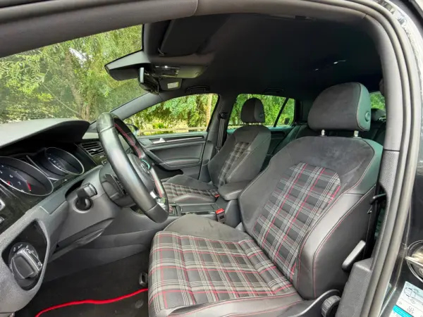 Volkswagen Golf 2.0 TSi R DSG 31