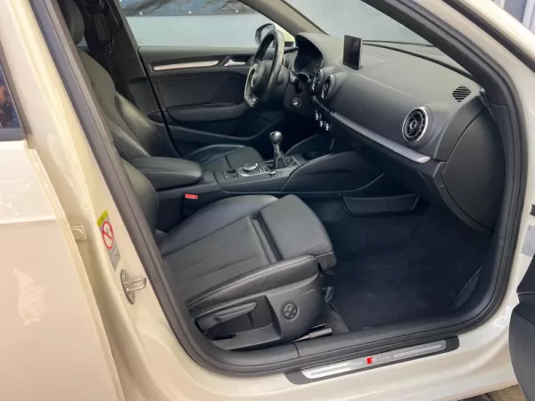 Audi A3 Sportback 1.6 TDi S-line 24