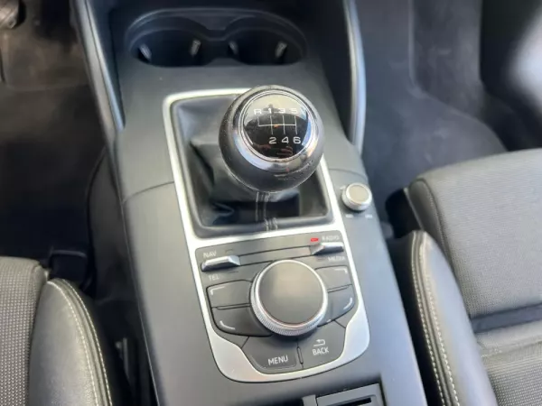 Audi A3 Sportback 1.6 TDi S-line 23