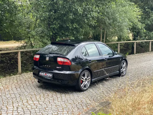 SEAT Leon 1.8 T Cupra R 8