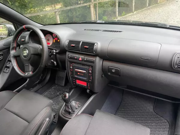 SEAT Leon 1.8 T Cupra R 19