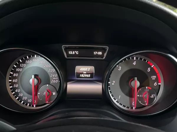 Mercedes-Benz CLA 200 d Shooting Brake Urban 15