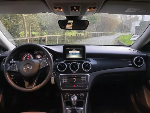 Mercedes-Benz CLA 200 d Shooting Brake Urban 16