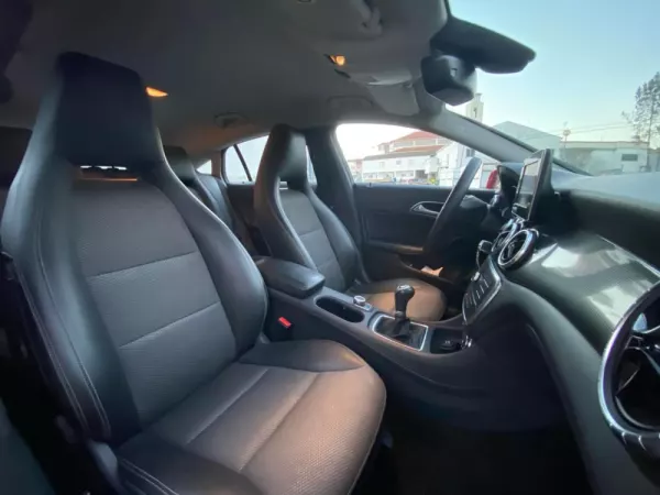 Mercedes-Benz CLA 200 d Shooting Brake Urban 21