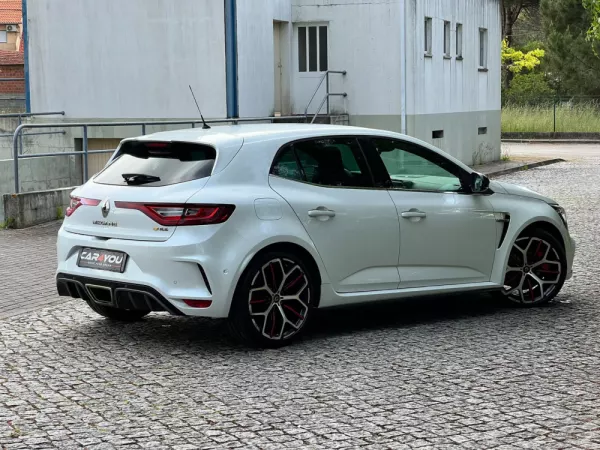 Renault Mégane 1.8 TCe R.S. Trophy EDC 5