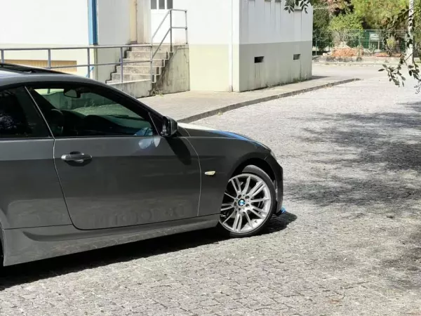 BMW 320 d Coupe Edição M Auto 4