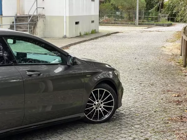 Mercedes-Benz CLA 200 d Shooting Brake AMG Line Aut. 6