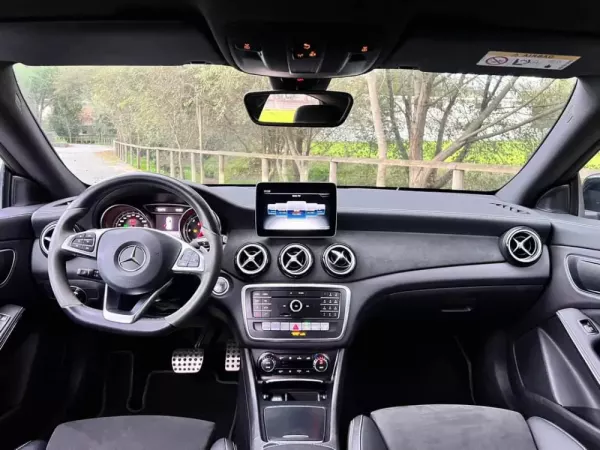 Mercedes-Benz CLA 200 d Shooting Brake AMG Line Aut. 16