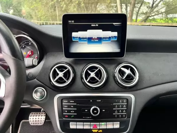 Mercedes-Benz CLA 200 d Shooting Brake AMG Line Aut. 17