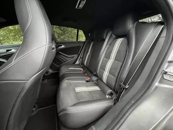 Mercedes-Benz CLA 200 d Shooting Brake AMG Line Aut. 26