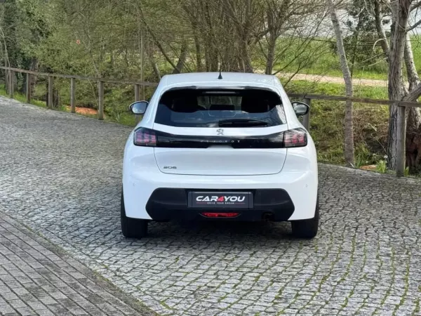 Peugeot 208 1.2 PureTech Allure EAT8 7