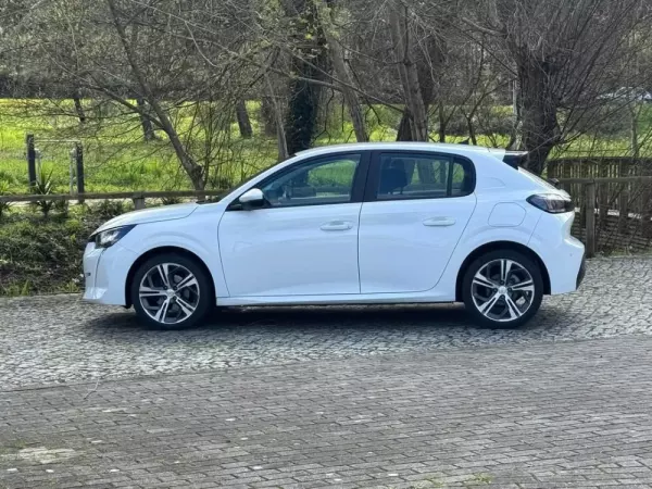 Peugeot 208 1.2 PureTech Allure EAT8 9