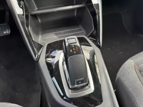 Peugeot 208 1.2 PureTech Allure EAT8 17