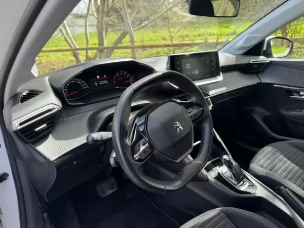 Peugeot 208 1.2 PureTech Allure EAT8 18