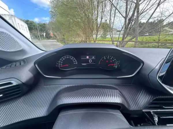 Peugeot 208 1.2 PureTech Allure EAT8 19
