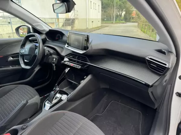 Peugeot 208 1.2 PureTech Allure EAT8 23