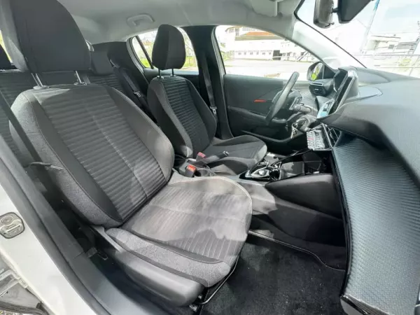 Peugeot 208 1.2 PureTech Allure EAT8 24