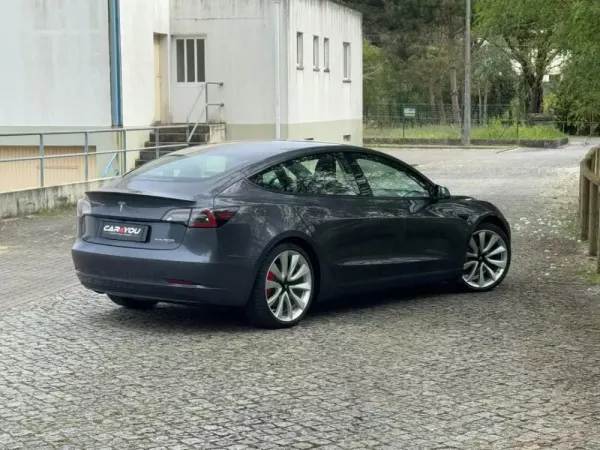 Tesla Model 3 Performance Dual Motor AWD 2