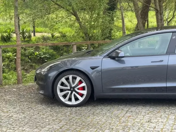 Tesla Model 3 Performance Dual Motor AWD 11