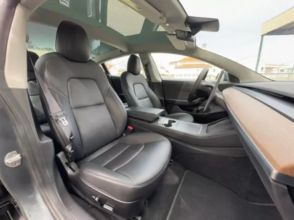 Tesla Model 3 Performance Dual Motor AWD 21