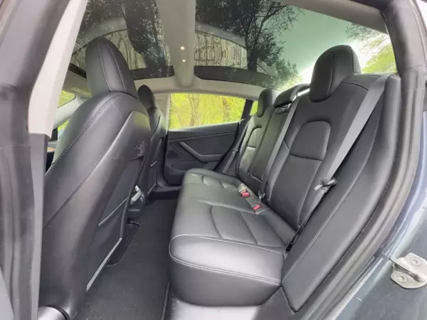 Tesla Model 3 Performance Dual Motor AWD 28