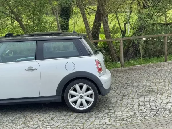 MINI 3 Portas Cooper D 50 Camden 9