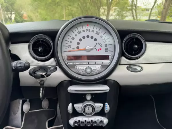 MINI 3 Portas Cooper D 50 Camden 17