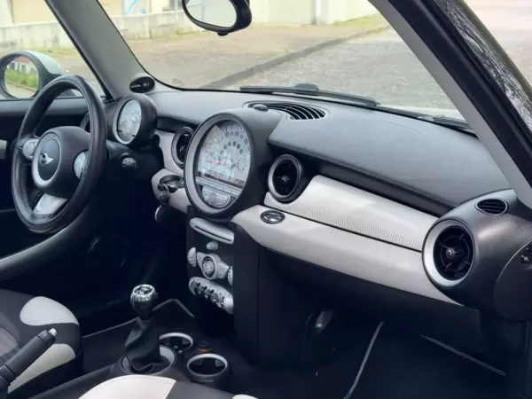 MINI 3 Portas Cooper D 50 Camden 23