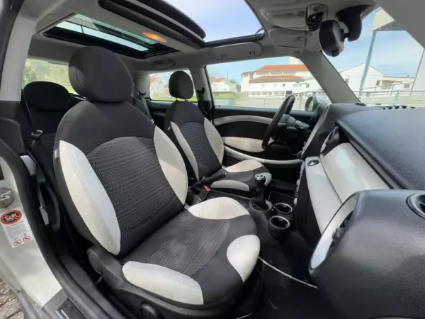 MINI 3 Portas Cooper D 50 Camden 24