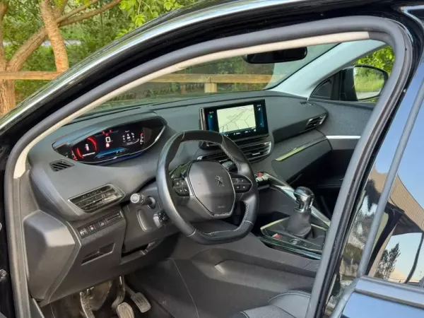 Peugeot 3008 1.5 BlueHDi Allure 21