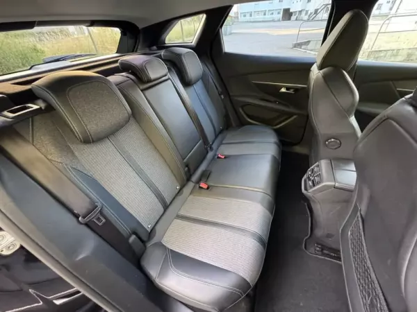 Peugeot 3008 1.5 BlueHDi Allure 28