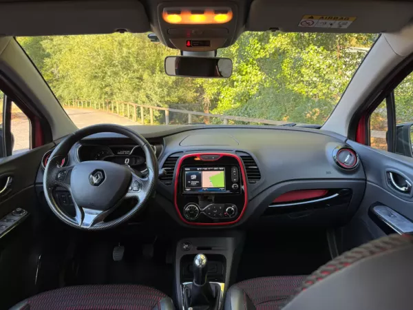 Renault Captur 1.5 dCi Helly Hansen 9