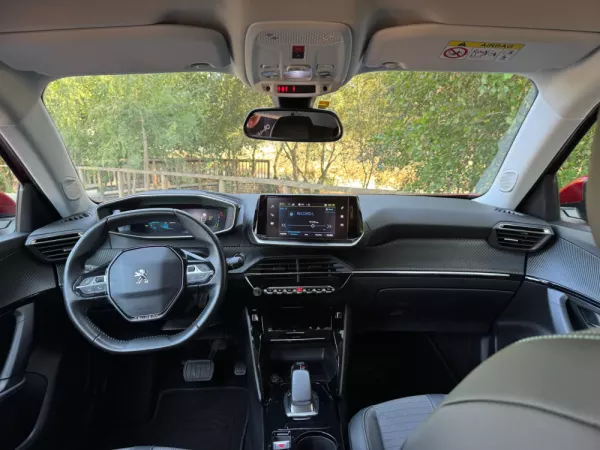 Peugeot e-2008 50 kWh Allure 12