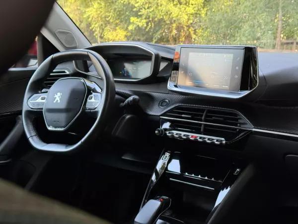 Peugeot e-2008 50 kWh Allure 21