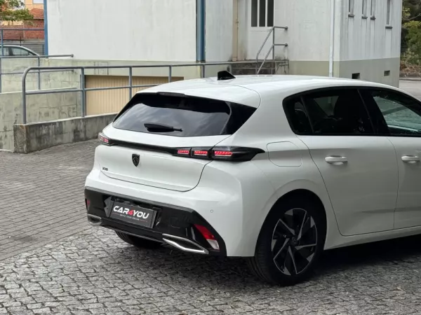 Peugeot 308 1.2 PureTech Allure EAT8 5