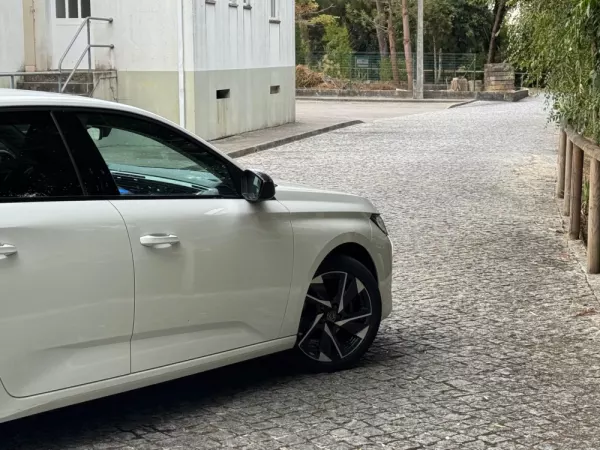 Peugeot 308 1.2 PureTech Allure EAT8 6