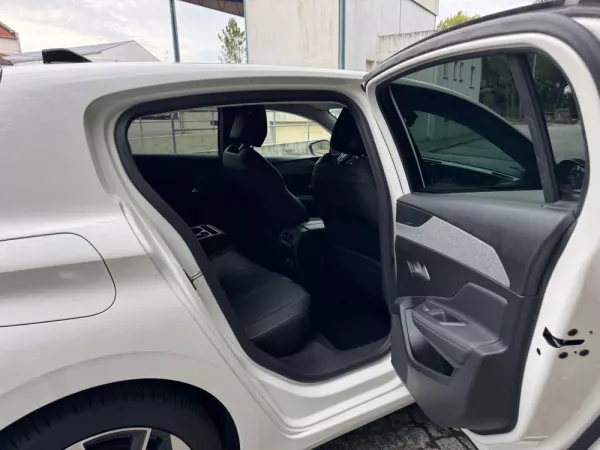 Peugeot 308 1.2 PureTech Allure EAT8 26