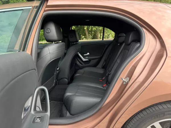 Mercedes-Benz CLA 250 e Progressive 30