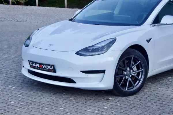 Tesla Model 3 Long-Range Dual Motor AWD 2