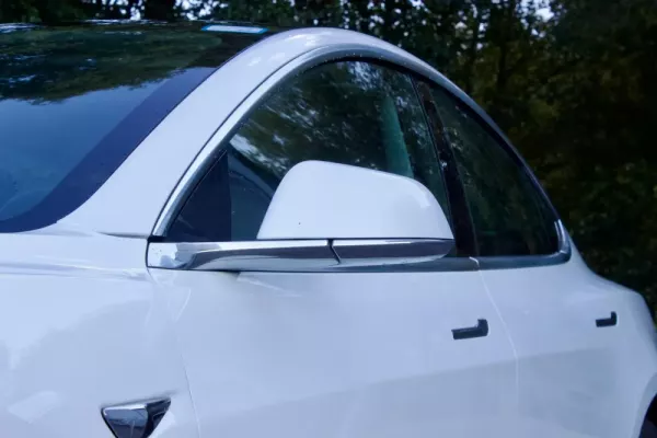 Tesla Model 3 Long-Range Dual Motor AWD 3