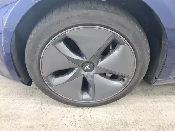 Tesla Model 3 Standard Range Plus RWD 3