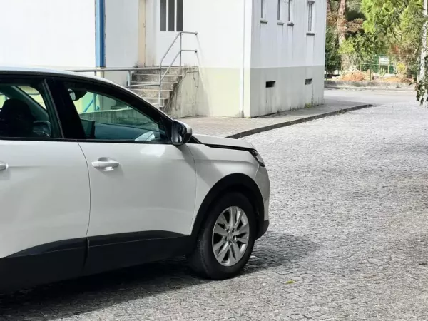 Peugeot 3008 1.5 BlueHDi Allure EAT8 6