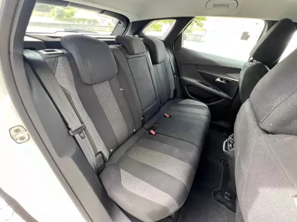 Peugeot 3008 1.5 BlueHDi Allure EAT8 25