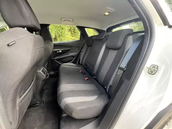 Peugeot 3008 1.5 BlueHDi Allure EAT8 26