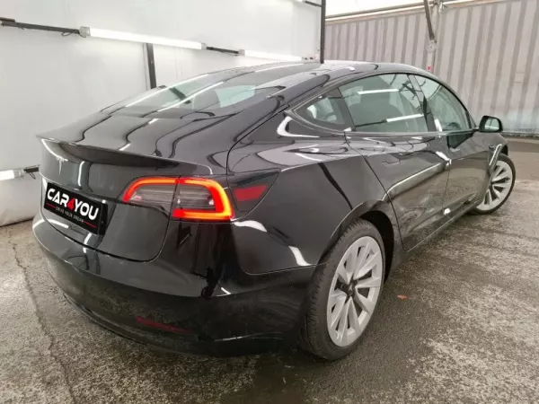 Tesla Model 3 Standard Range Plus RWD 2