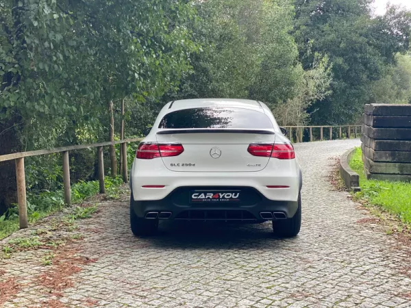 Mercedes-Benz GLC 250 d Coupé AMG Line 4-Matic 10