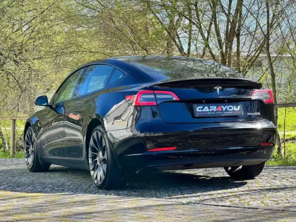 Tesla Model 3 Performance Dual Motor AWD 11