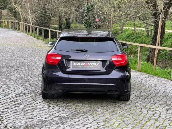 Mercedes-Benz A 45 AMG 4-Matic 11