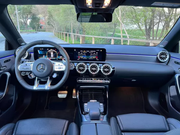 Mercedes-Benz CLA 45 AMG S Shooting Brake 4Matic+ 37