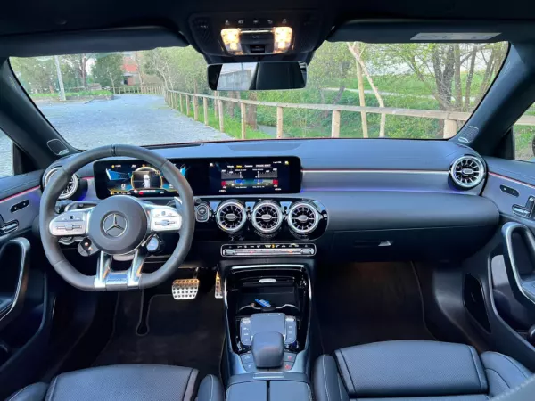 Mercedes-Benz CLA 45 AMG S Shooting Brake 4Matic+ 38